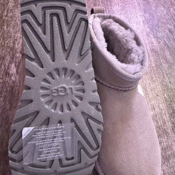 Authentic Gray UGG Boots size 5 - Picture 2 of 3